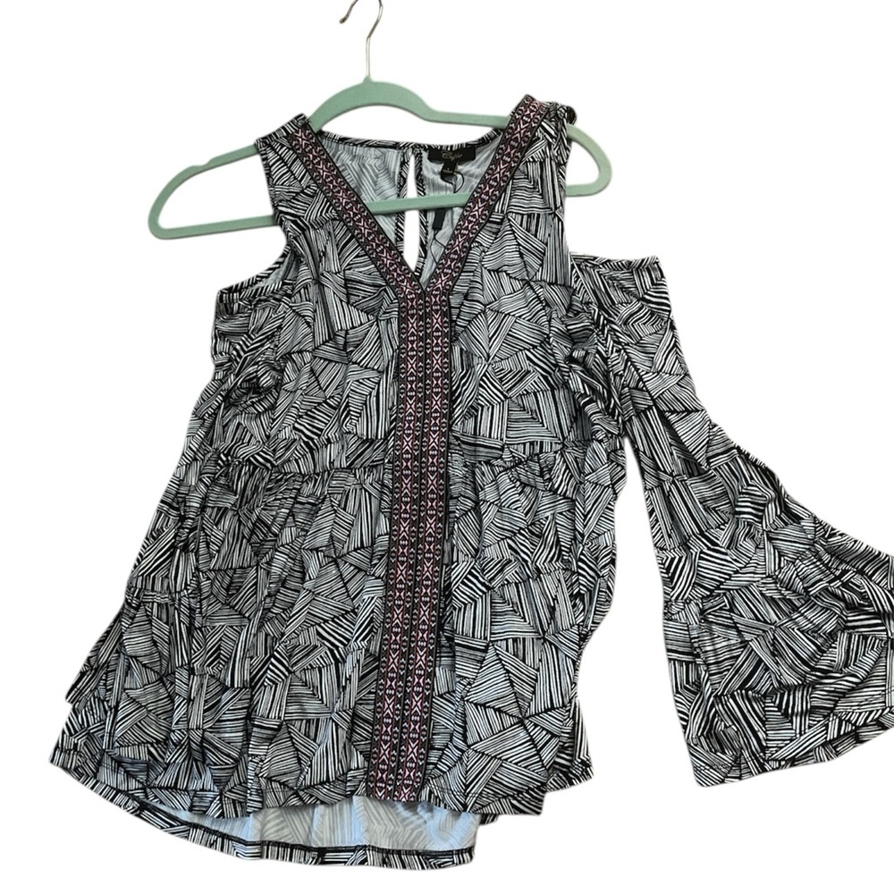Black and White Patterned Women's Top
